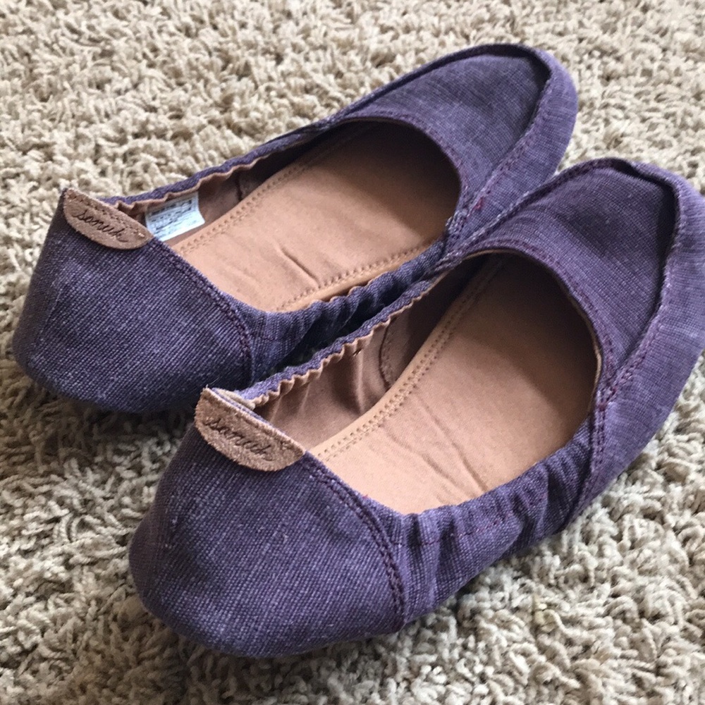 Woman’s Sanuk Flats